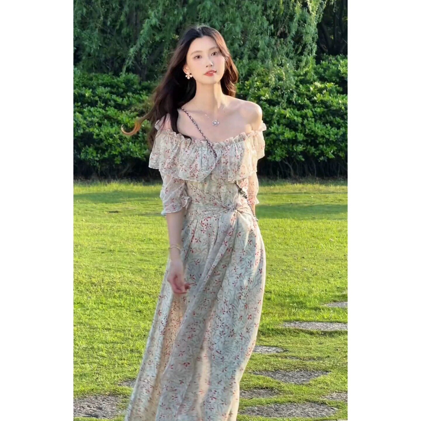 夏日绝美法式碎花一字肩连衣裙子女夏季2026新款度假穿搭雪纺长裙