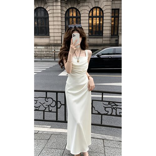 从一时刻行云法式缎面吊带连衣裙女高级抽褶设计收腰显瘦长裙
