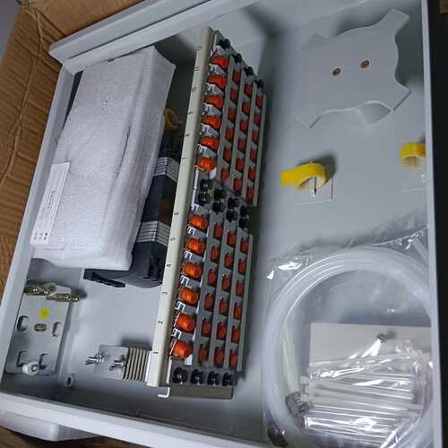 议价48芯光纤分纤箱，未使用，满配状态。金属材质，适合室可维修