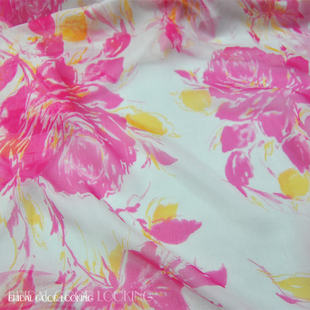 白底宽幅玫瑰100%真丝顺纡褶皱乔其纱薄透连衣裙丝巾布料面料