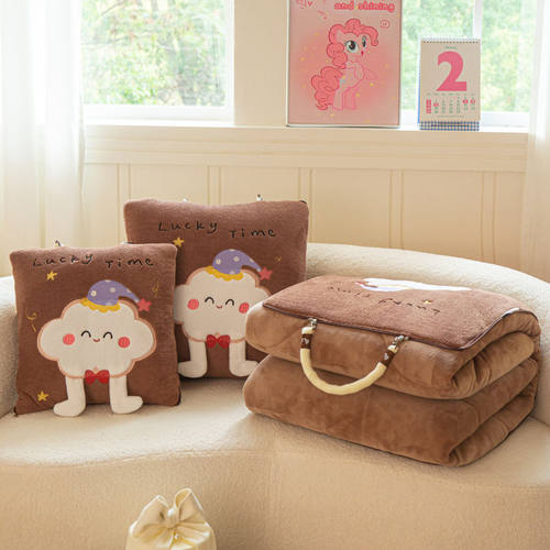 多功能手提式加厚牛奶绒云朵抱枕被贴布绣午睡小被子靠枕坐垫柔软