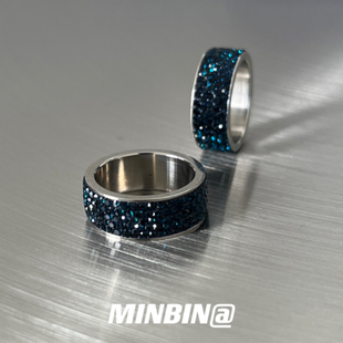 墨蓝色镶钻戒指男女潮牌欧美冷淡风嘻哈不掉色钛钢指环男士食指戒
