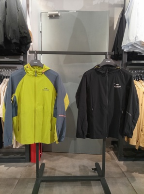 李宁男子健身薄款运动冲锋衣外套