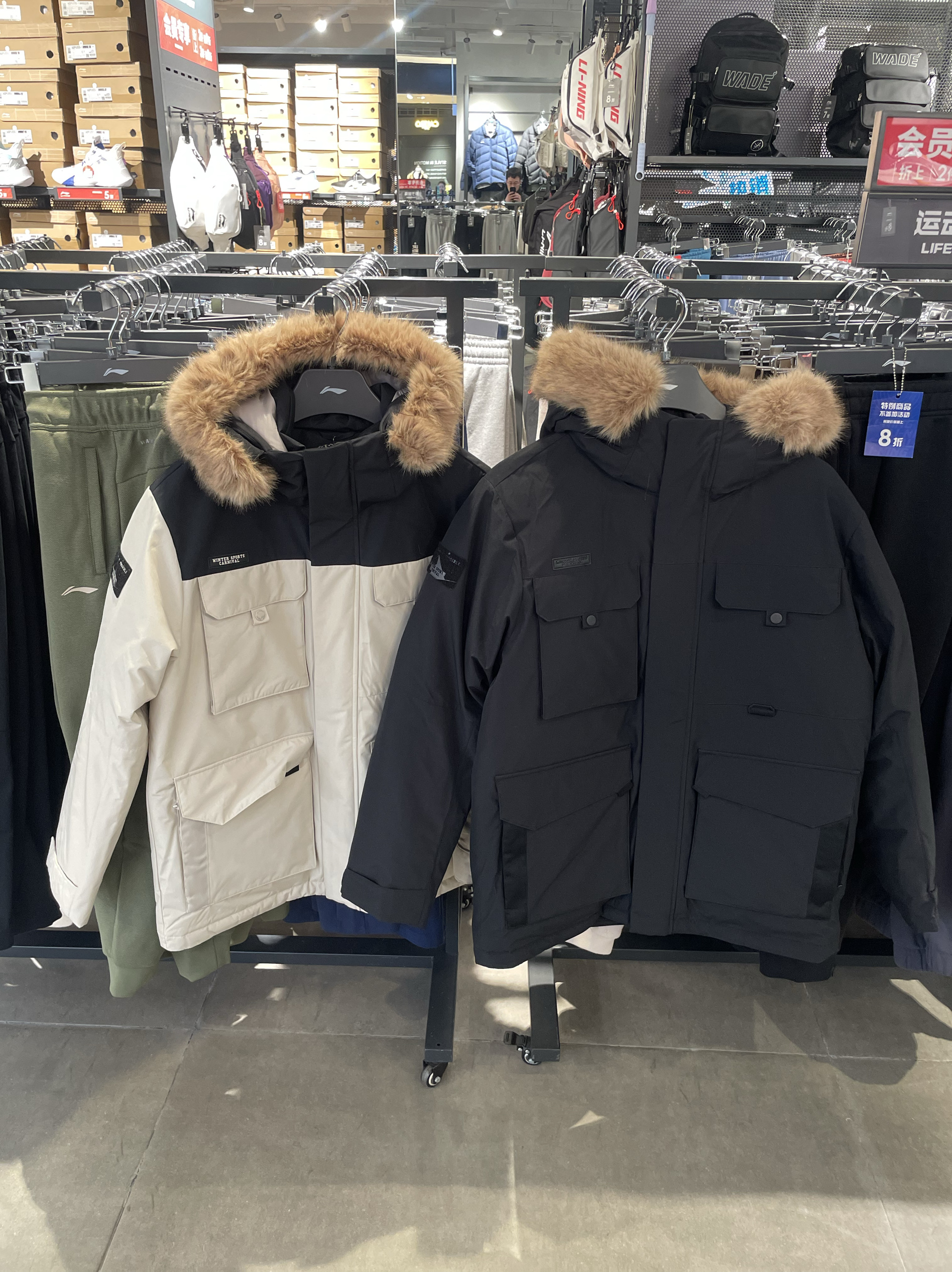 李宁男连帽防风保暖常规款羽绒服