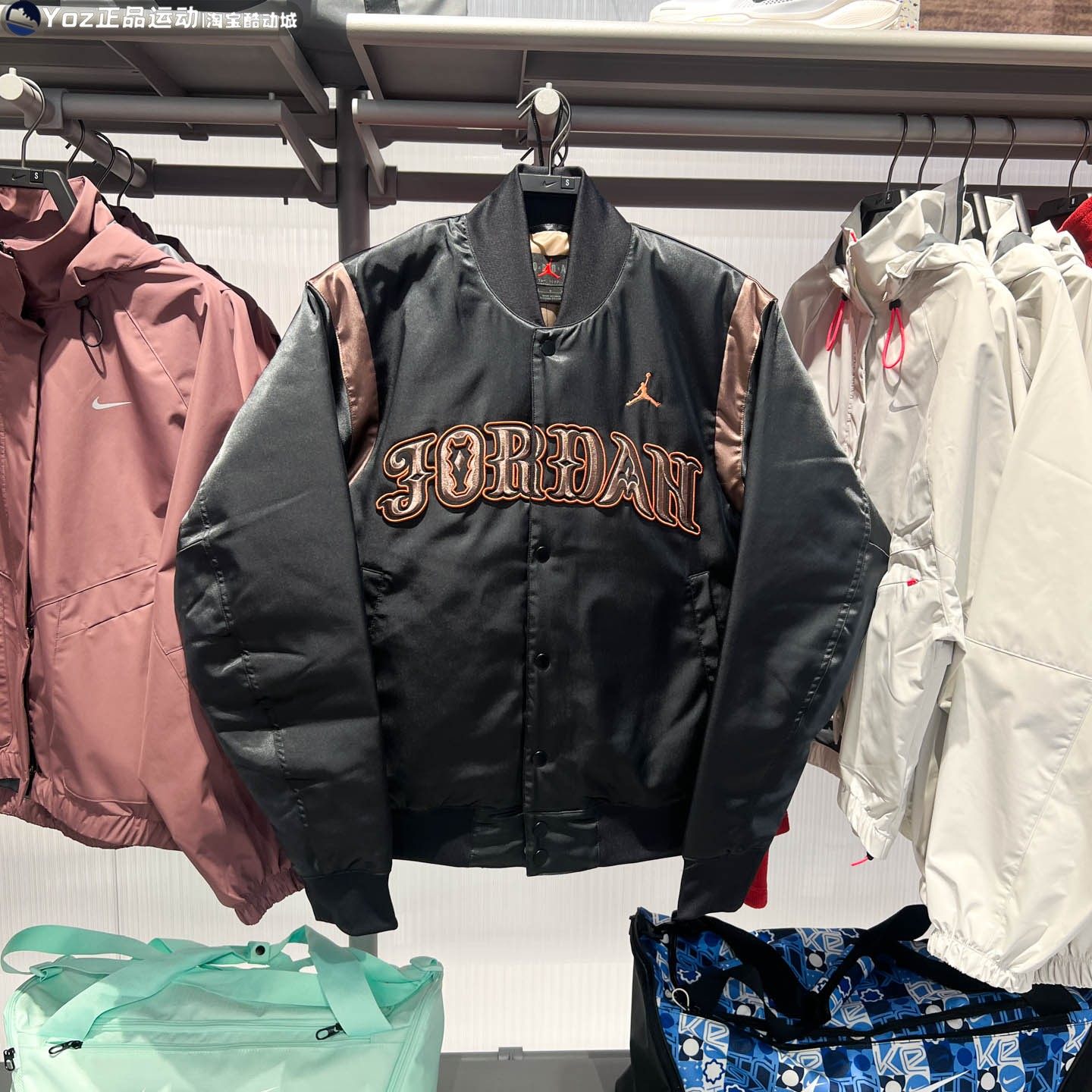 正品耐克男装2026春新款AJ飞人运动保暖棒球服棉服外套IQ3951-010