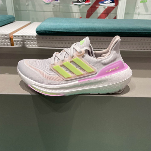 阿迪达斯女鞋2024夏新款ULTRABOOST透气缓震休闲运动跑步鞋IE3337