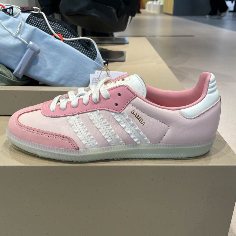 阿迪达斯三叶草女子休闲板鞋
