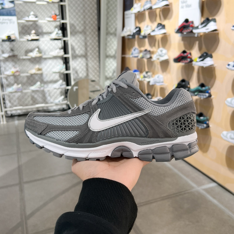 Nike耐克男子2025夏季新款VOMERO 5缓震透气耐磨运动鞋HF1553-003