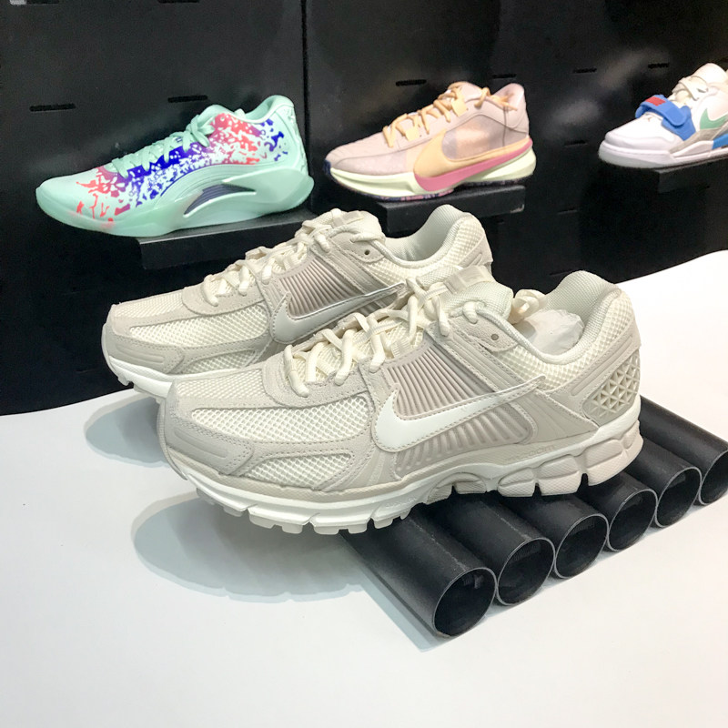 耐克男鞋2024秋新款ZOOM VOMERO 5网面缓震运动跑步鞋 HF1553-100