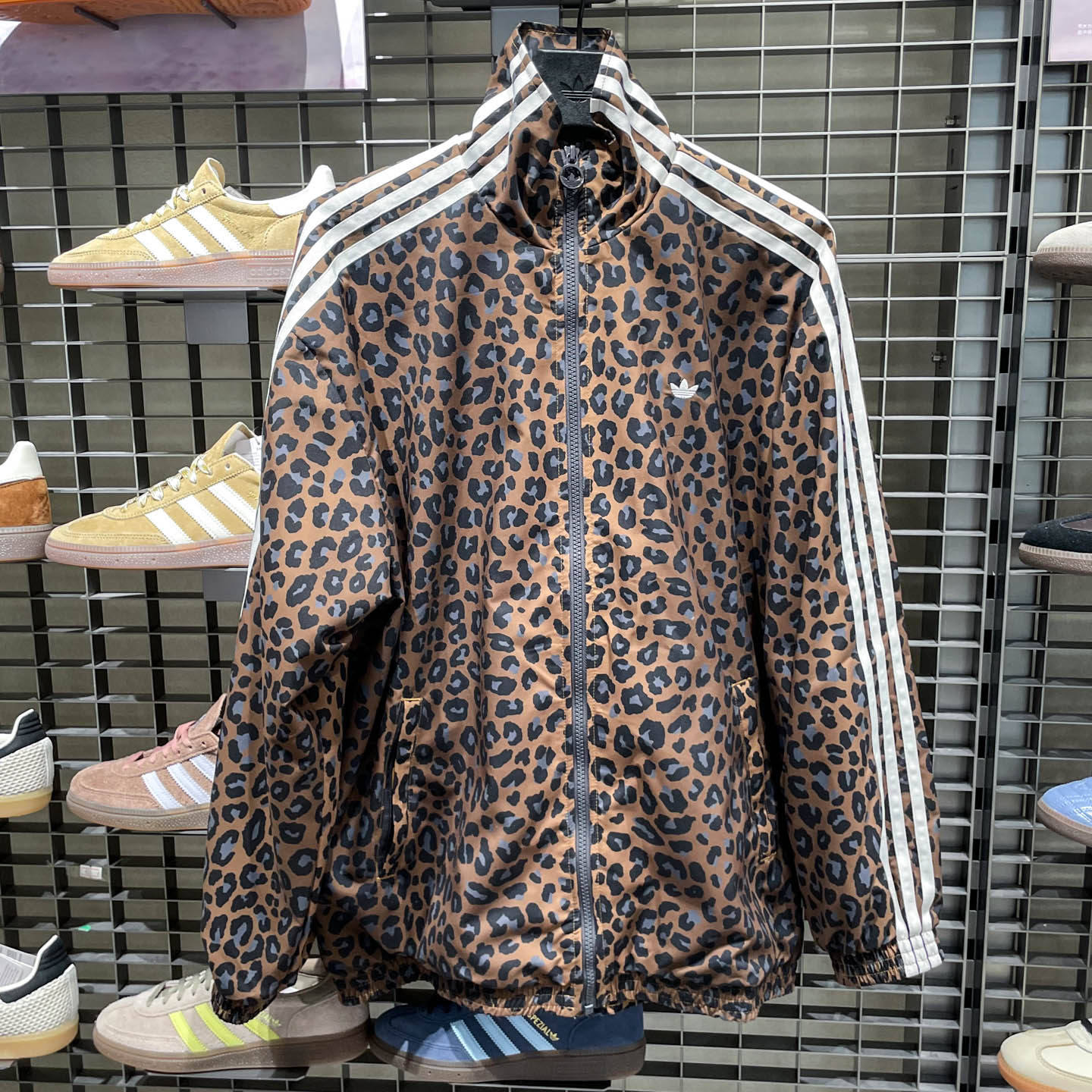 正品阿迪达斯女子秋季款舒适宽松户外运动服休闲服夹克外套JW7301