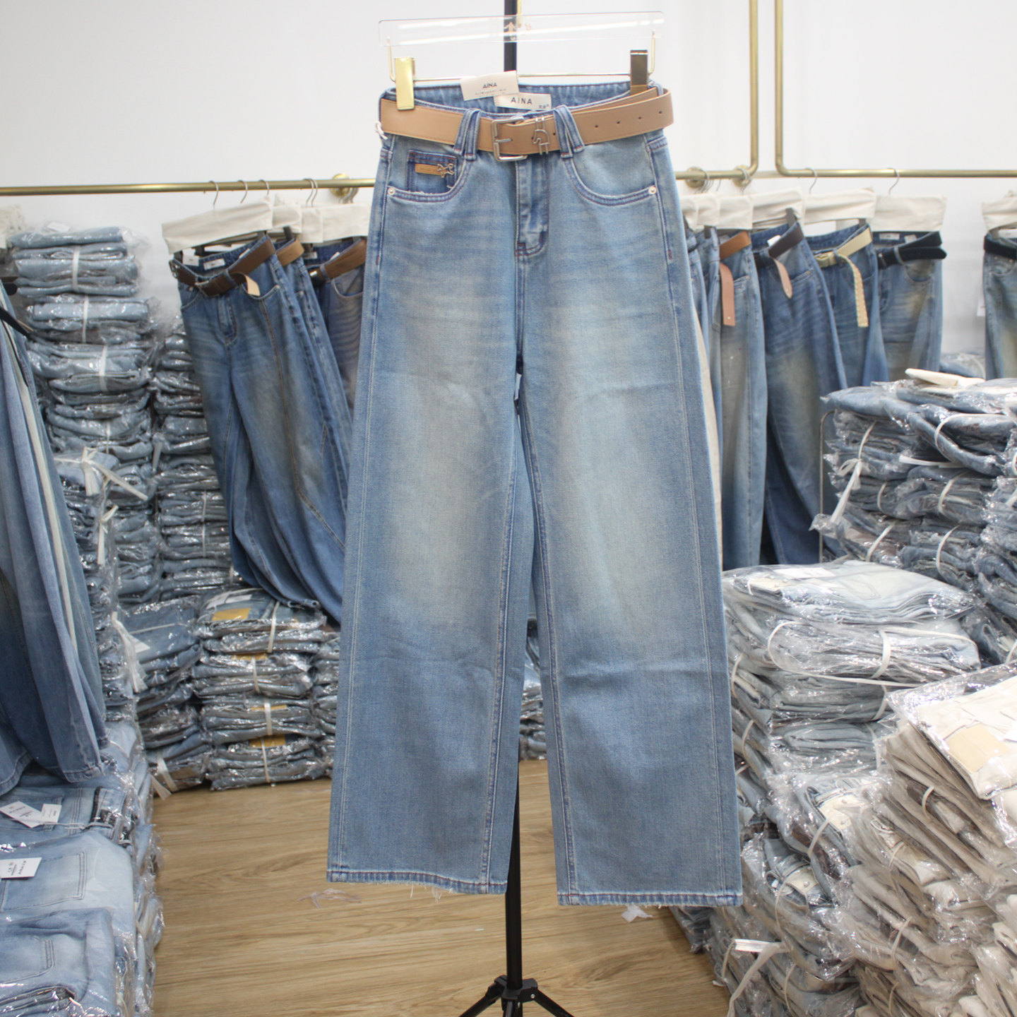 艾拿18527浅蓝色高腰宽松直筒牛仔裤2026年春季女显瘦窄版阔腿裤