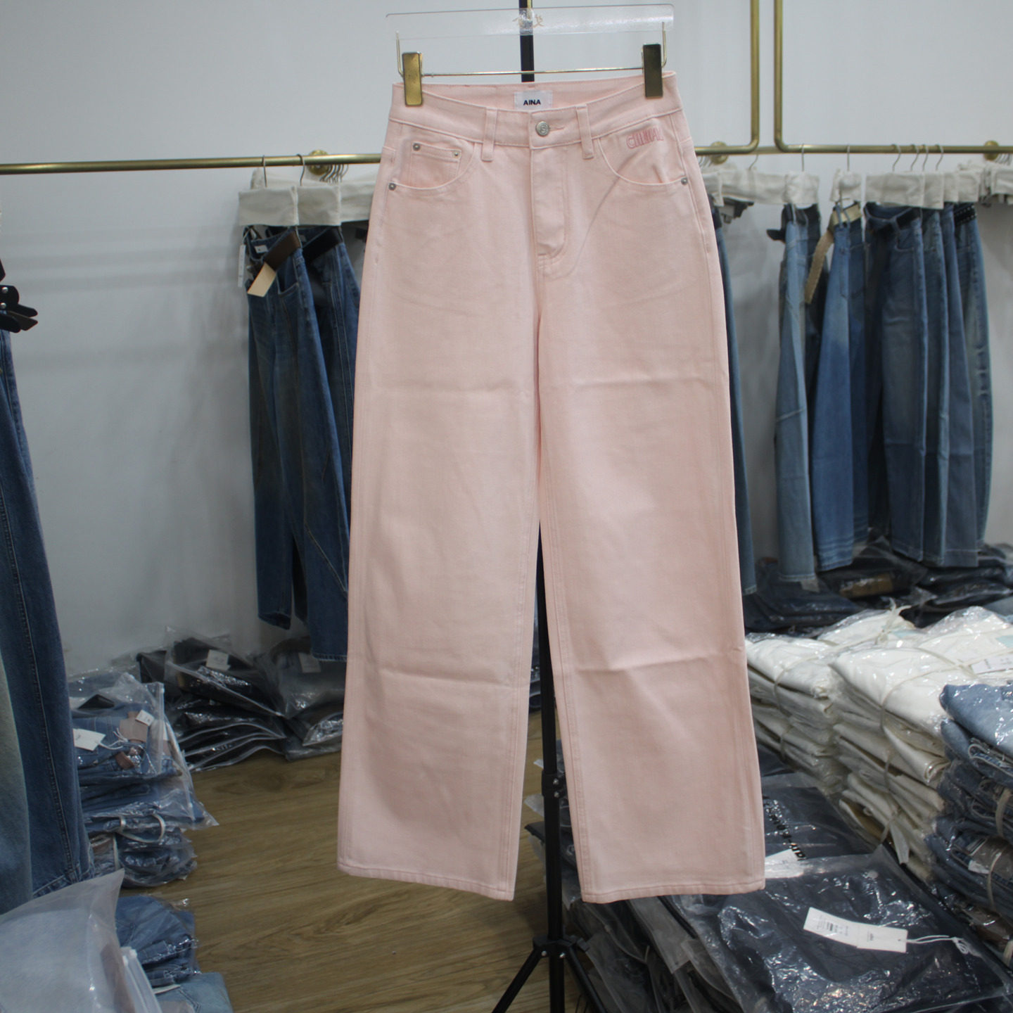 艾拿97210粉红色时尚宽松直筒牛仔裤2026年春季新款女窄版阔腿裤