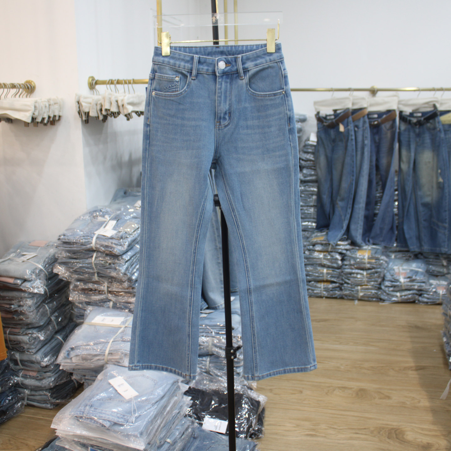 艾拿18388浅蓝色高腰修身牛仔微喇裤2026年春季女装四面弹九分裤