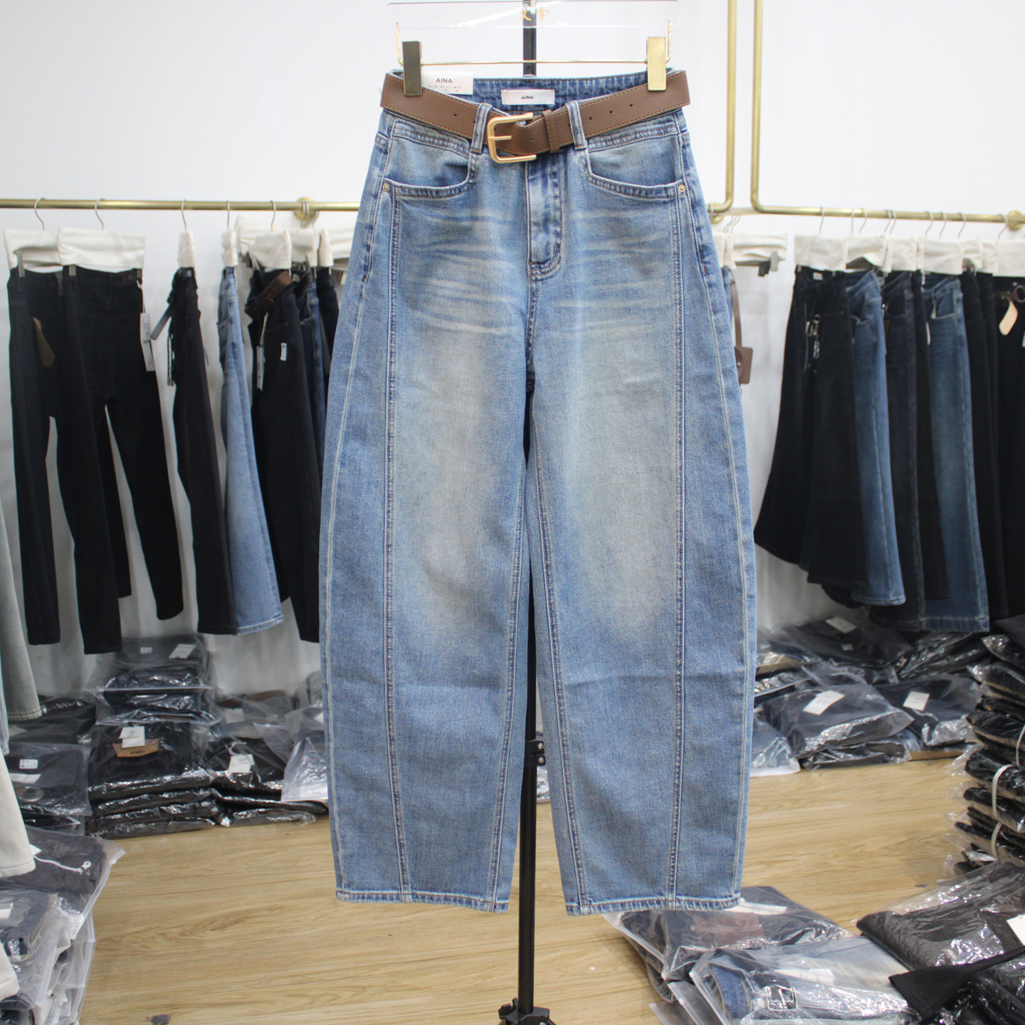 艾拿98766蓝色水洗宽松阔腿牛仔裤2026年春季新款女装显瘦弯刀裤,女装/女士精品,牛仔裤,淘宝优惠券,粉丝福利购,淘宝优惠卷