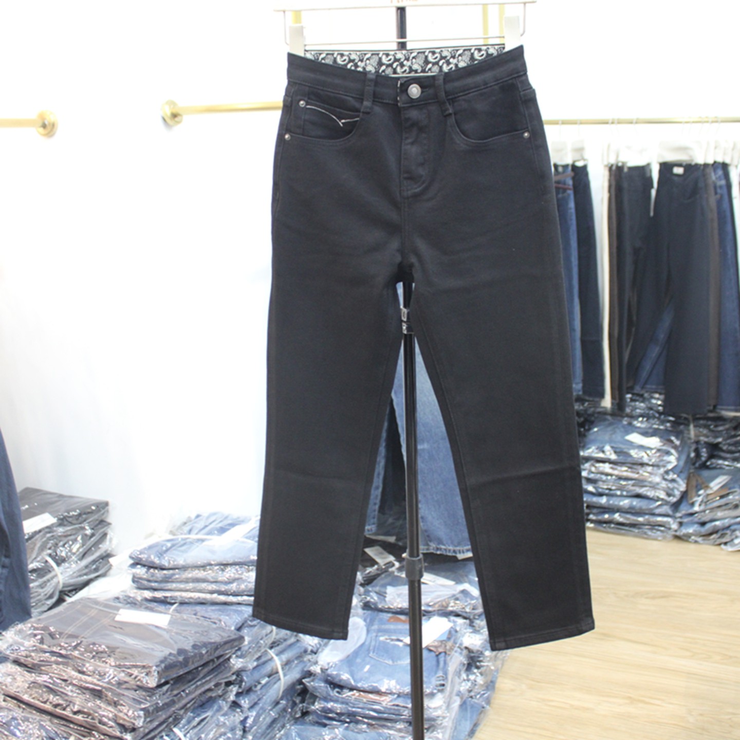 艾拿95012黑色修身小直筒牛仔裤2025年秋季新款女显瘦九分烟管裤