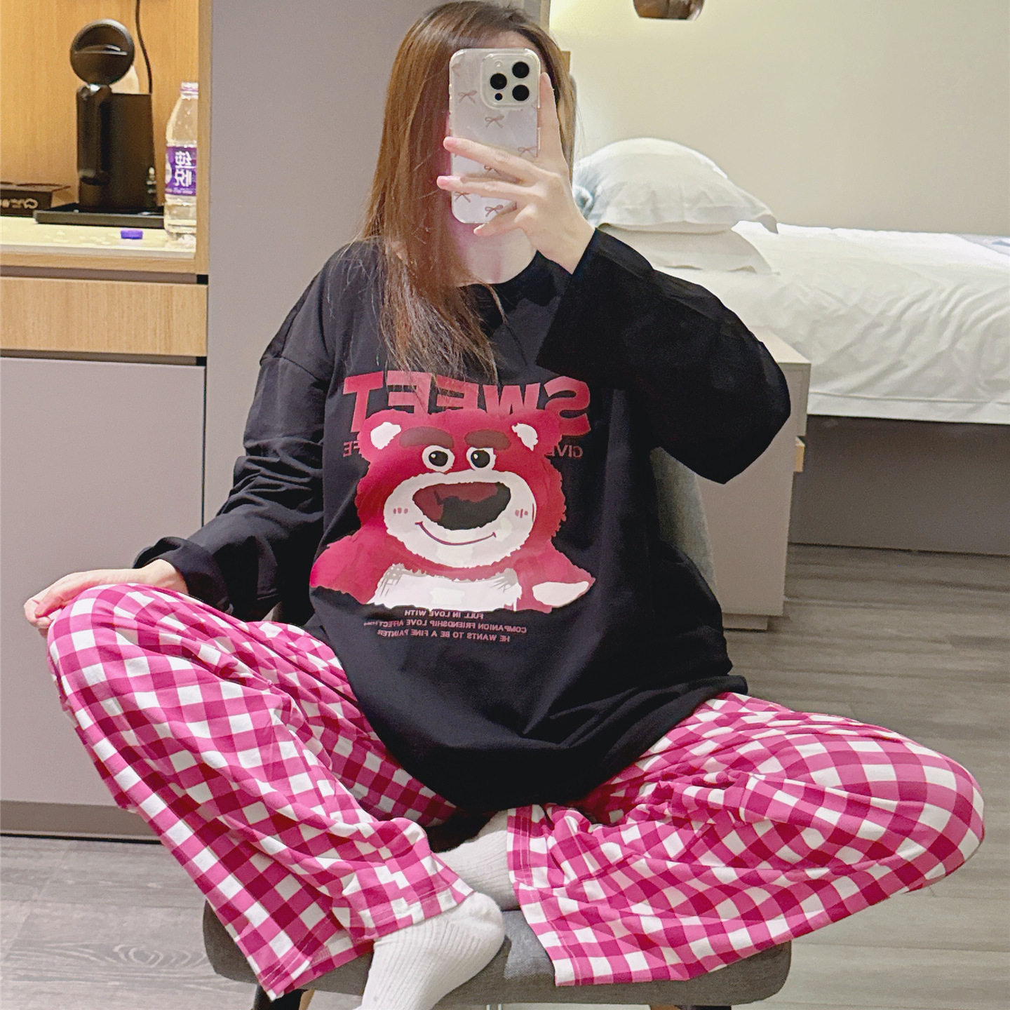 长袖睡衣女甜美可爱卡通草莓熊家居服大码胖mm200斤格子长裤套装