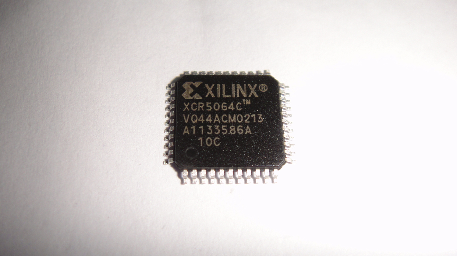 XCR5064C-10VQ44I   xcr5064c-10vq44c 原装进口  现货 电子元器件市场 集成电路（IC） 原图主图