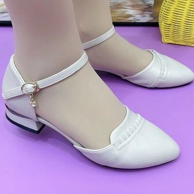 真软皮包头凉鞋女低跟