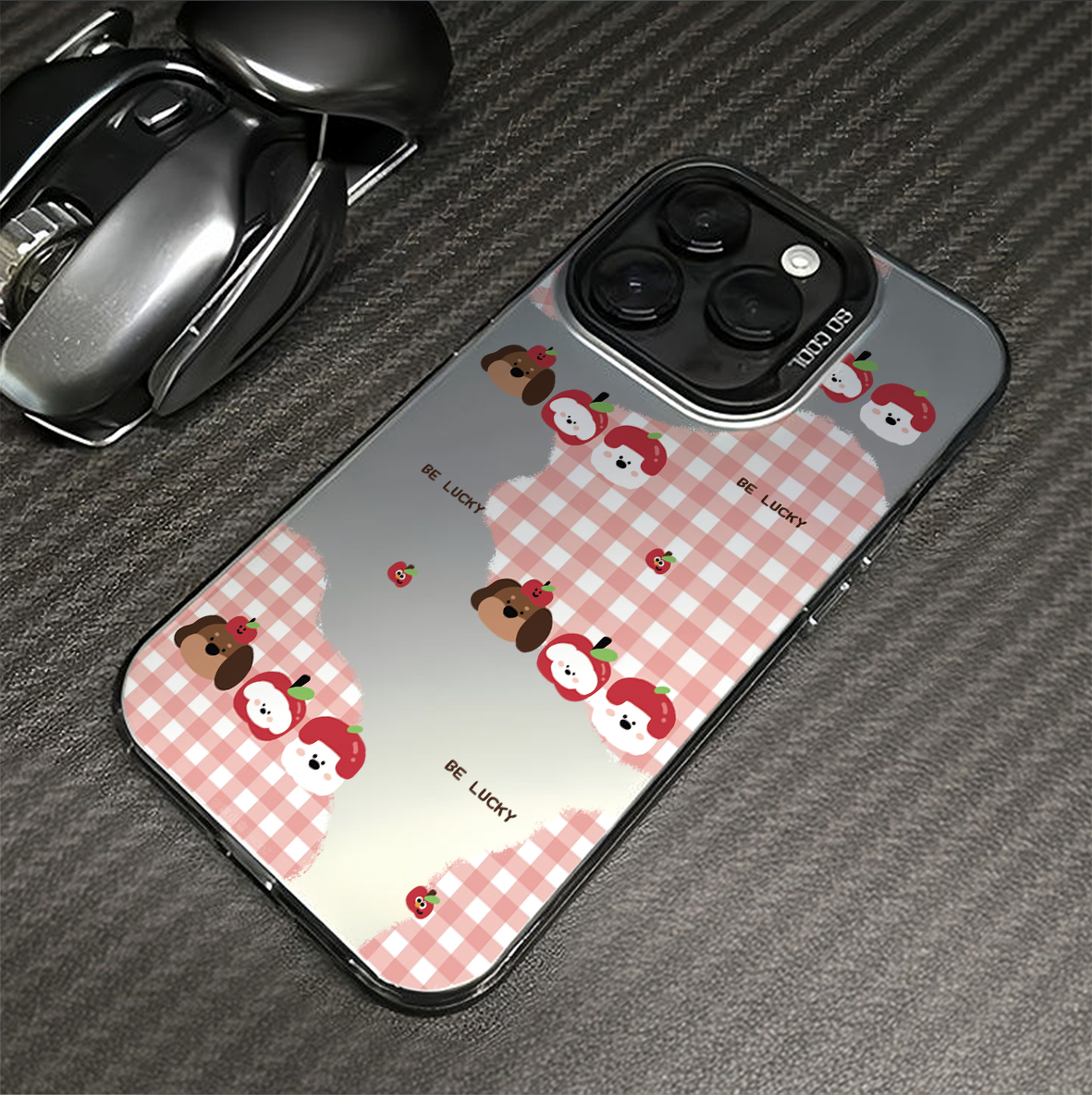 卡通格纹排排小狗适用苹果16promax手机壳iPhone15创意14新款13可爱情侣12pro卡通plus小众11全包8防摔xs硬壳