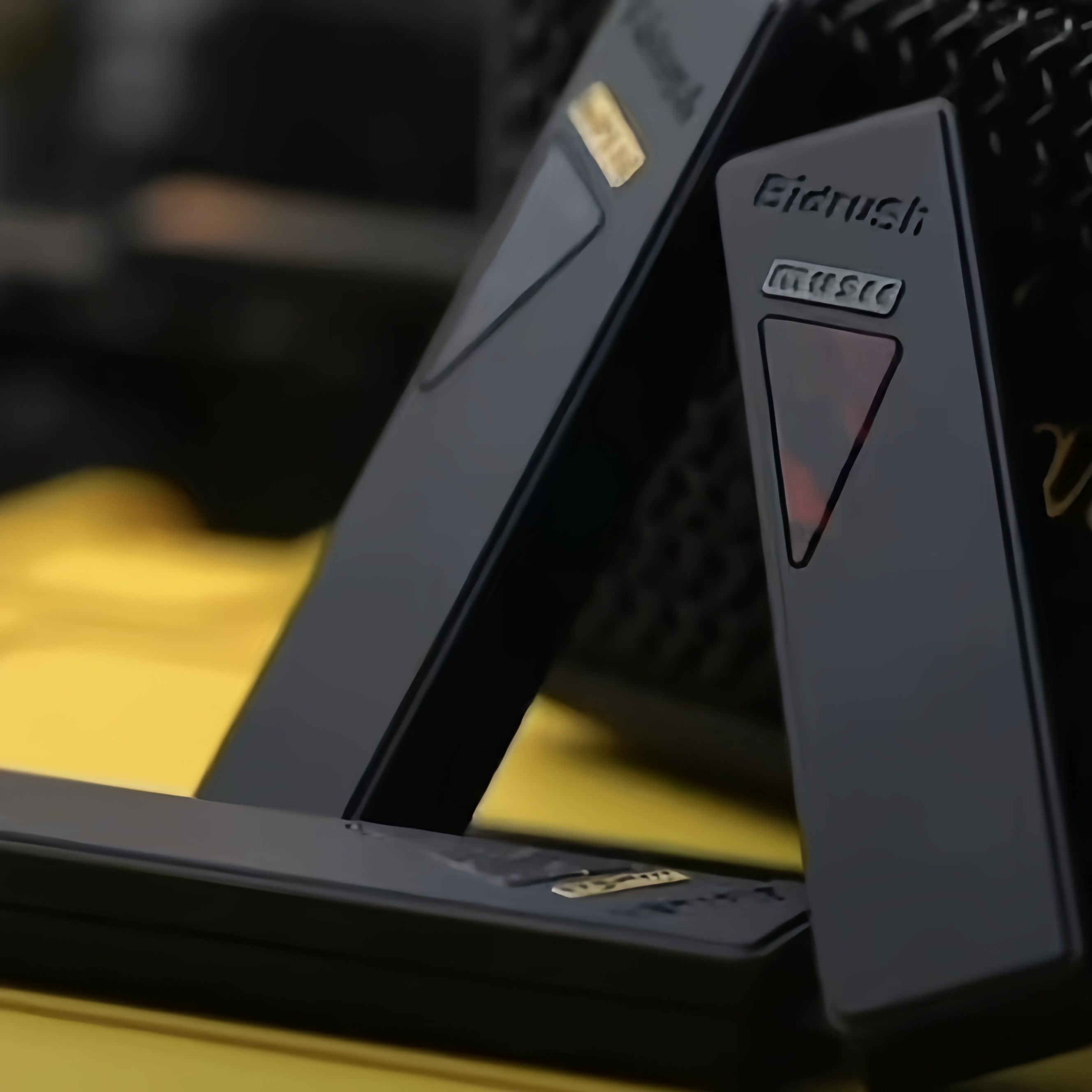 反骨指玩edc BidRush EDC 喷砂黑盒子金属机械指上解压金属感推牌