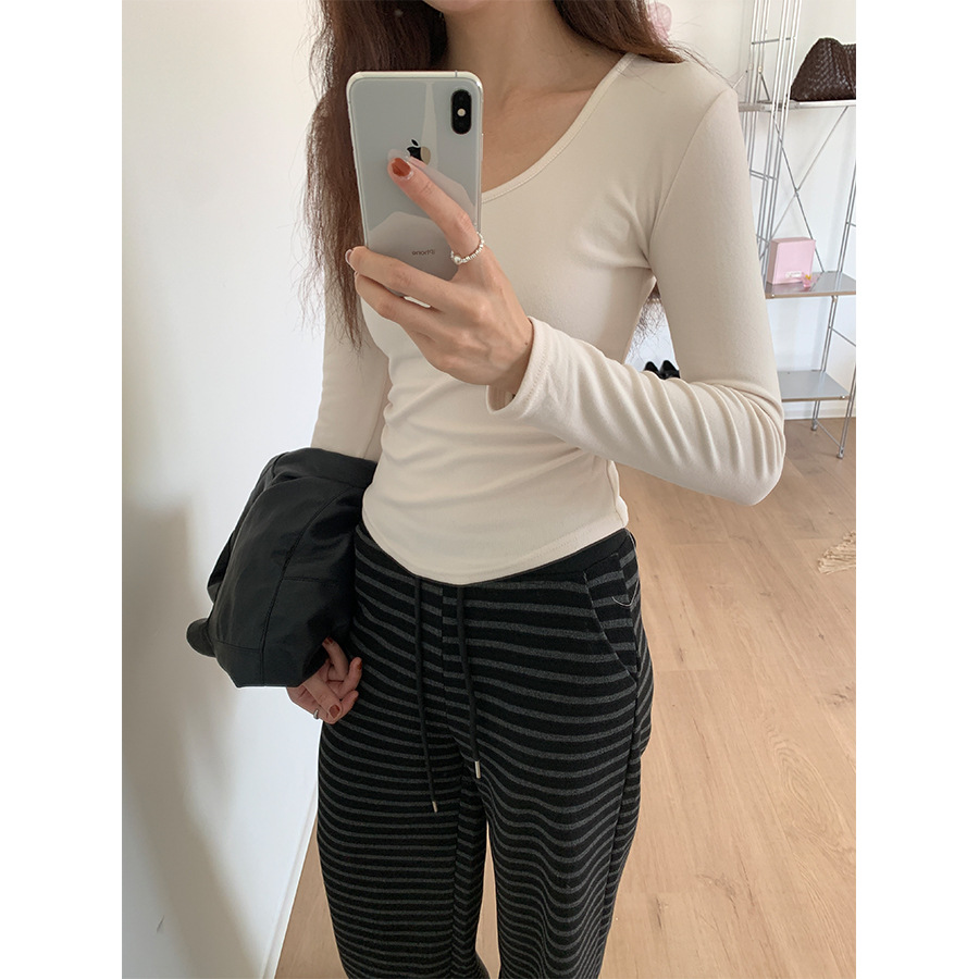 yesyellow简约磨毛大U领内搭打底衫女秋冬长袖褶皱收腰显瘦上衣