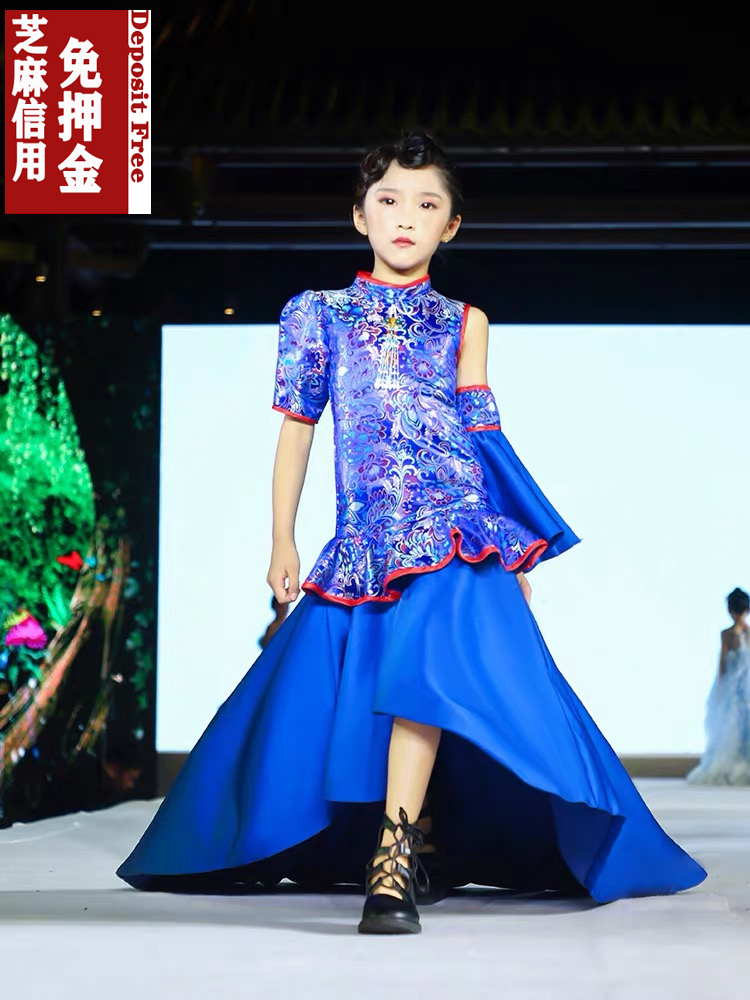 女孩国潮拖尾演出服租赁 女童t台模特大赛个性中国风走秀潮服租赁