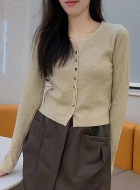 2025依贝春秋修身上衣百搭显瘦长袖针织衫短款小香风时尚针织开衫