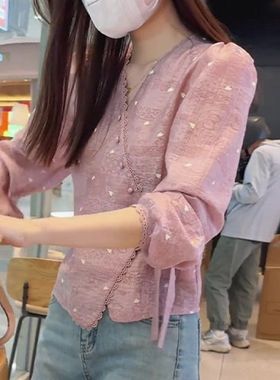 2025年秋季新款法式复古碎花针织开衫女设计感小众修身显瘦上衣