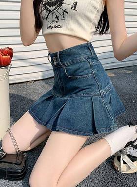 Randomly distribute miscellaneous clothing tops and pants