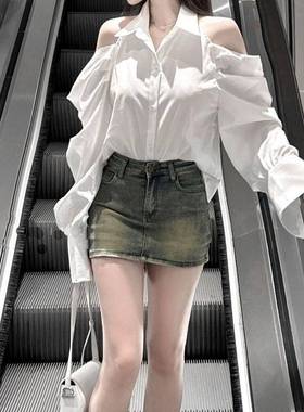 Randomly distribute miscellaneous clothing tops and pants