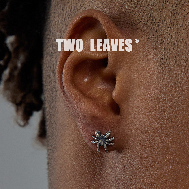 TWOLEAVESS925银做旧蜘蛛耳钉