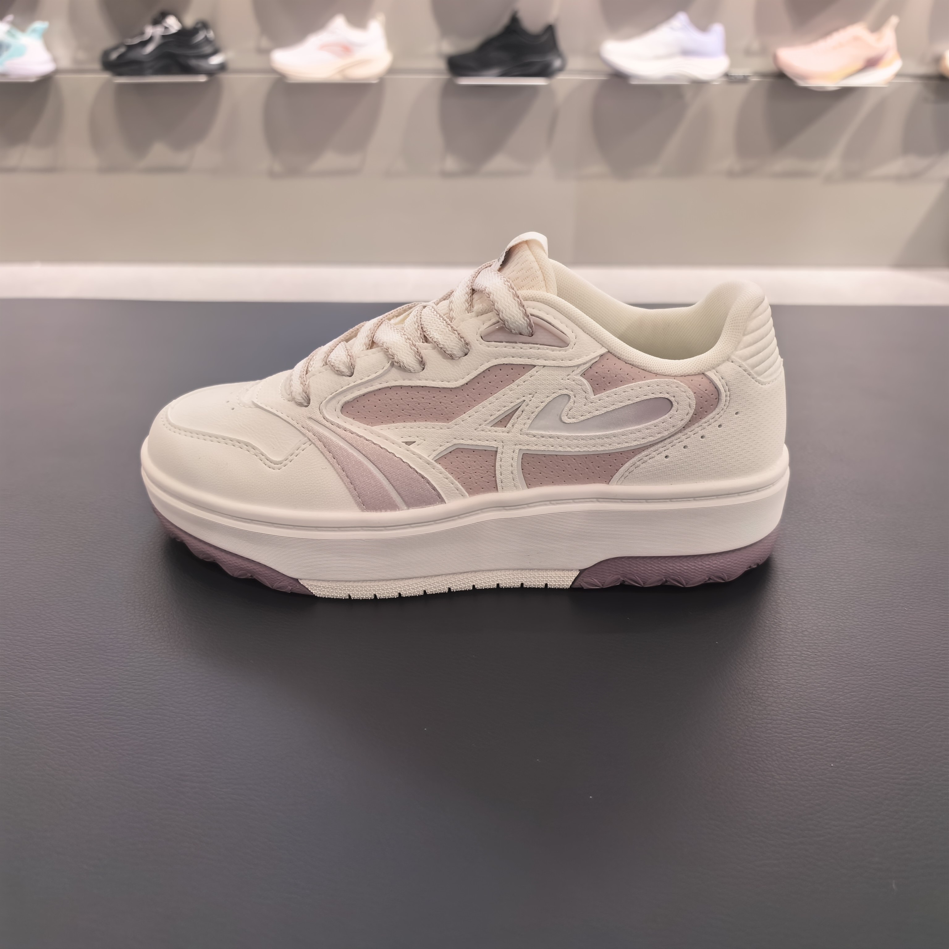 安踏晴风女子板鞋春新款增高休闲鞋百搭运动鞋新年板鞋 122618034