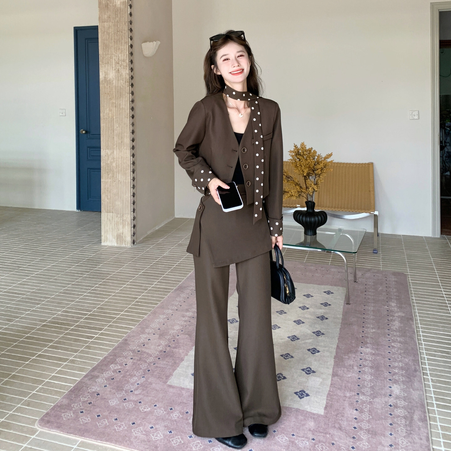 波点飘带V领短款西装女秋季不规则裙裤微喇裤两件套气质通勤套装