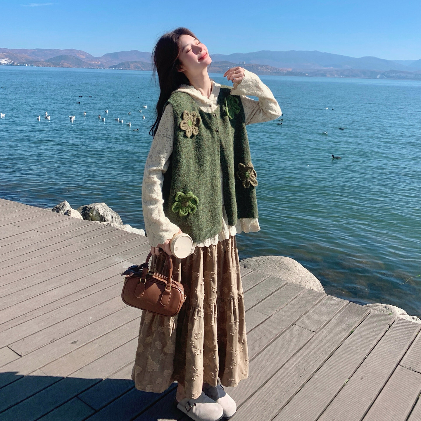 森系氛围感绿色针织马甲套装女2026秋季新款蕾丝衬衣半身裙三件套