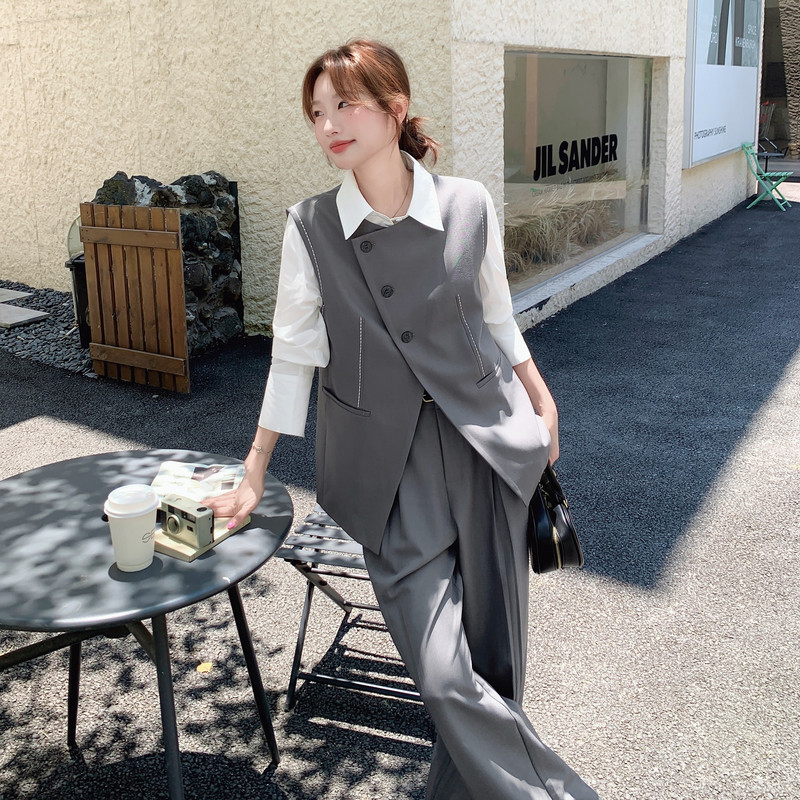 老钱风设计感西装马甲衬衫套装女2025秋新款今年流行阔腿裤三件套