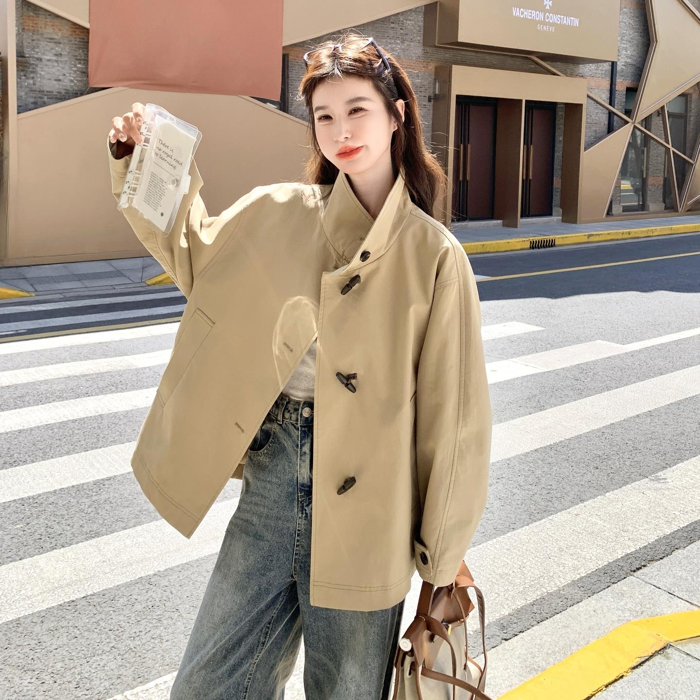 韩系休闲气质牛角扣卡其色立领风衣外套女春秋新款显瘦巨好看大衣