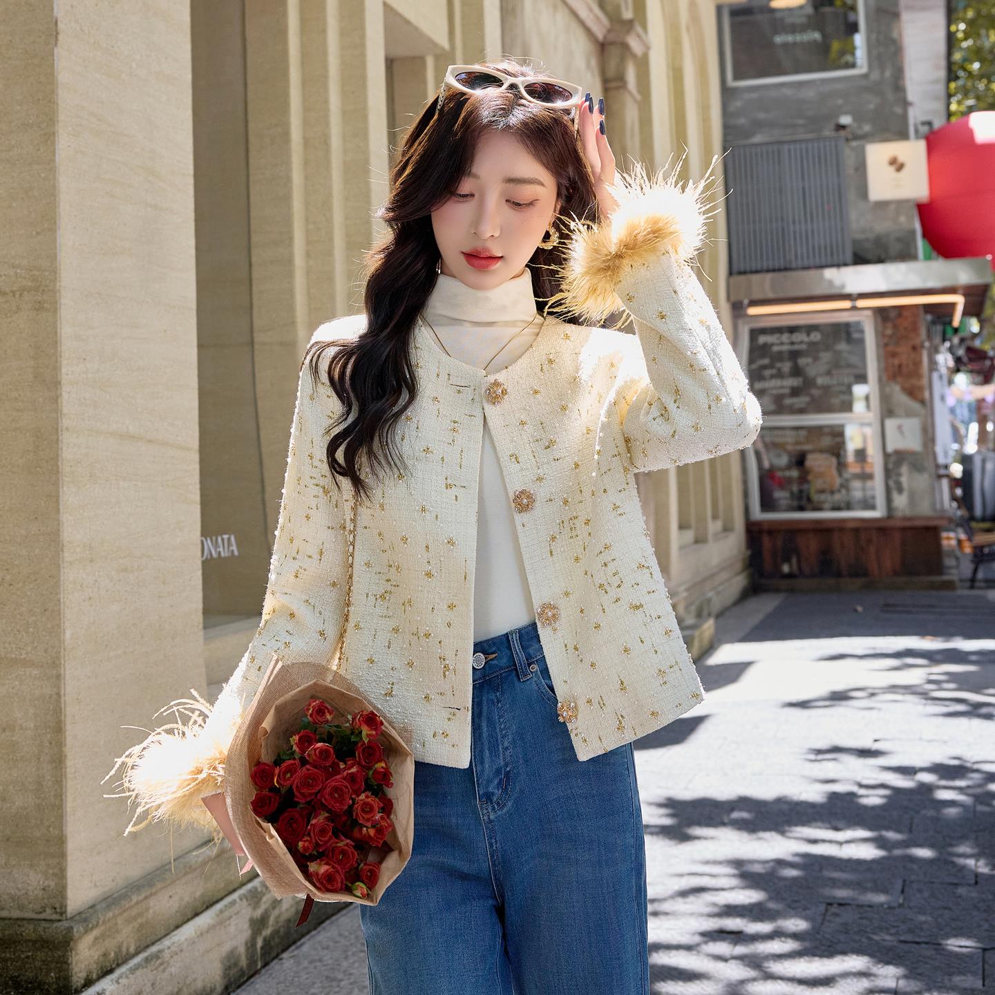 轻奢小香风钉珠绣花短款外套女春秋流行鸵鸟毛毛袖口名媛小众上衣