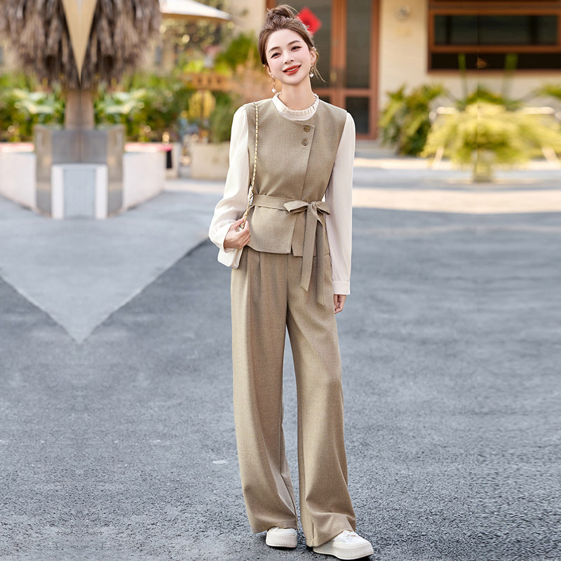 高级感气质时尚套装长裤女春秋新款收腰西装马甲衬衫阔腿裤三件套