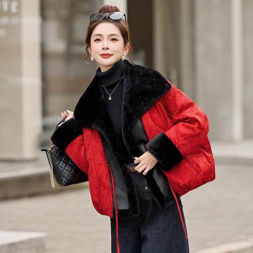 新中式羊羔毛皮毛一体大翻领拼PU皮羽绒服女冬季宽松保暖短外套