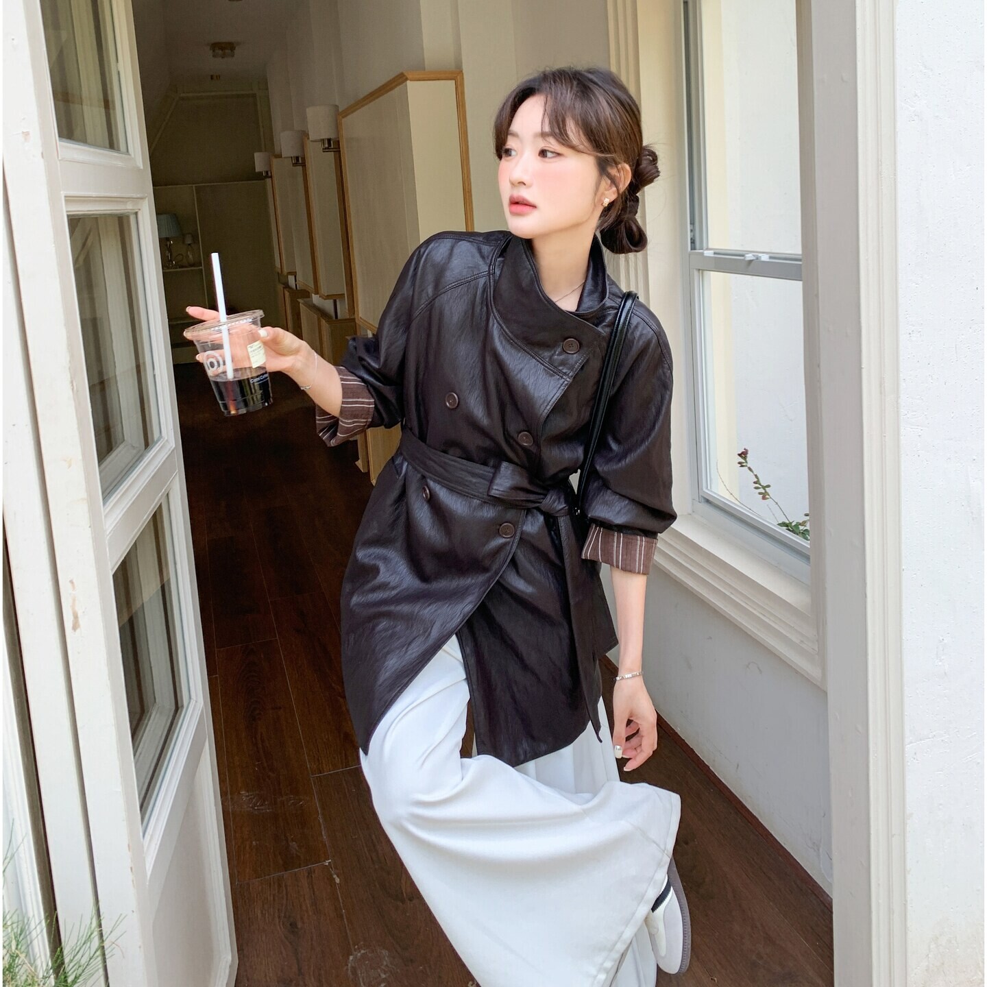 酷飒风系带收腰立领皮衣外套女