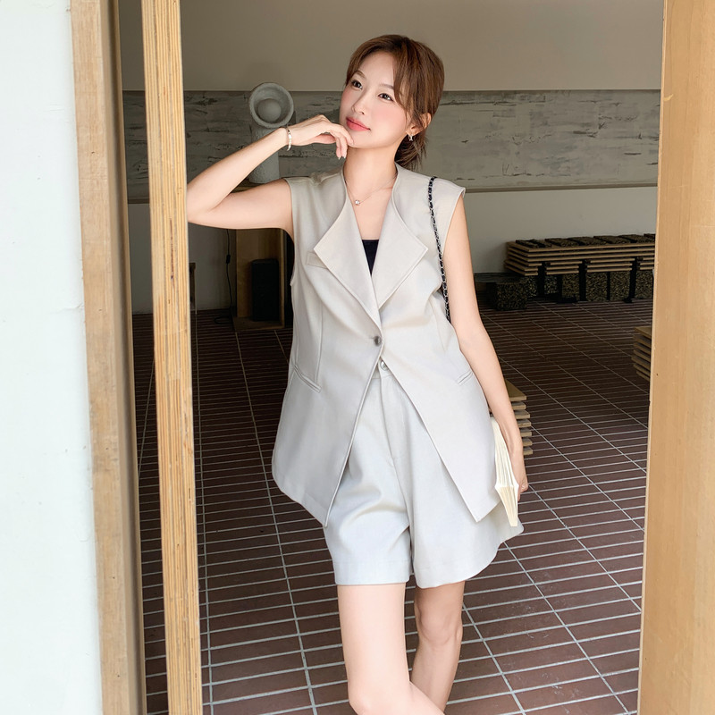高级感老钱风套装女2025夏季薄款气质高智收腰西装马甲短裤两件套