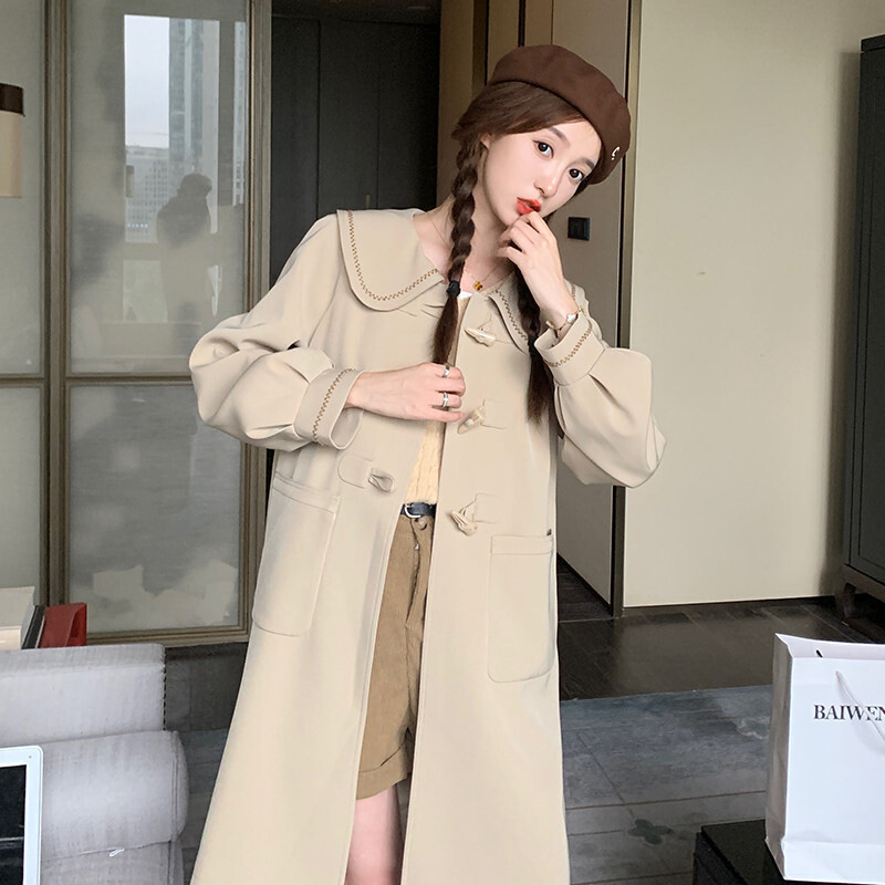 韩系娃娃领牛角扣风衣外套女