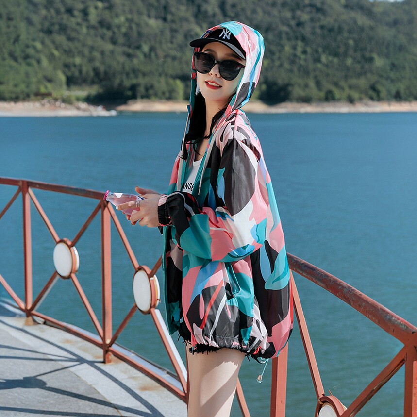 宽松连帽印花防晒衣女短款夏季轻薄款百搭减龄透气防晒服风衣外套