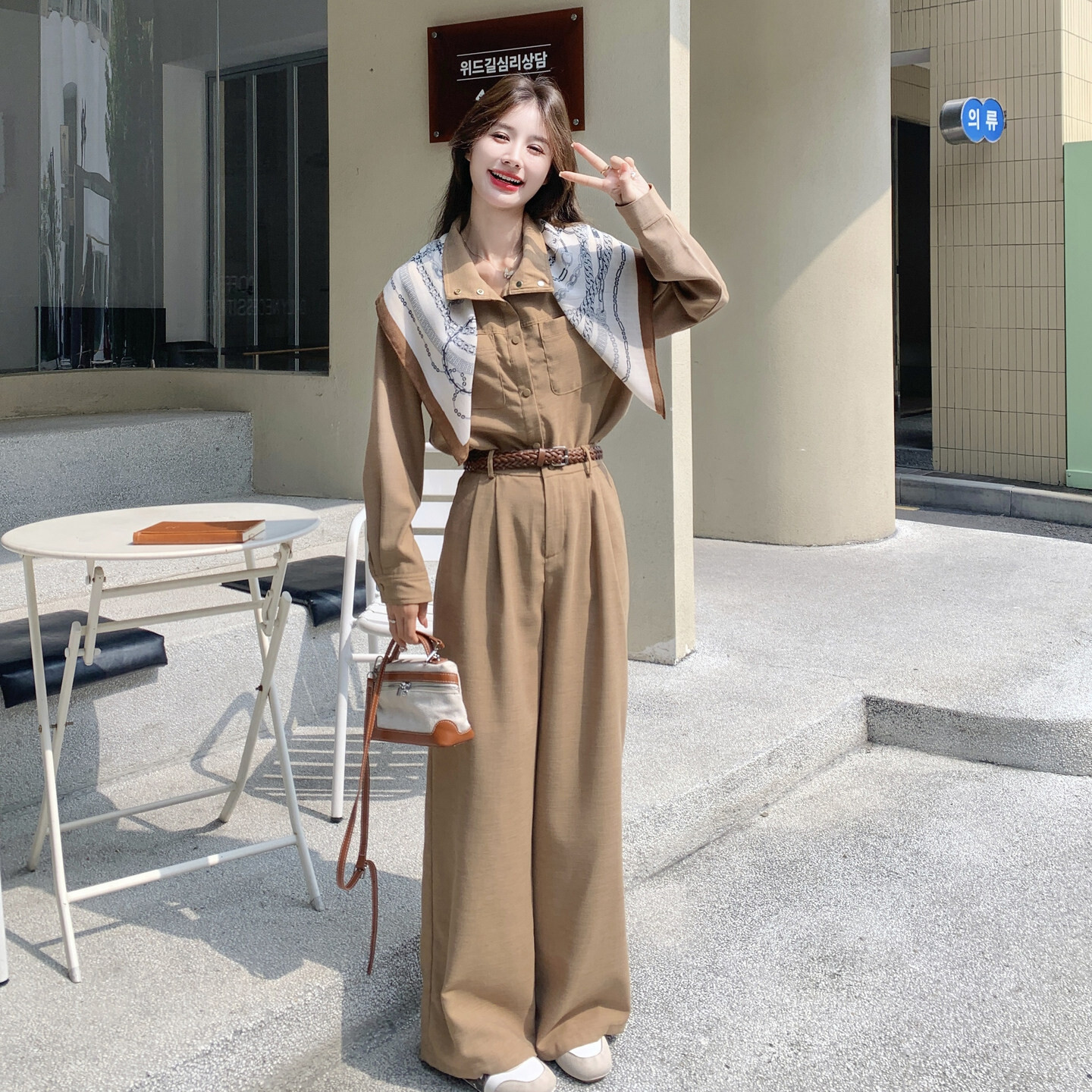 卡其色工装风长袖衬衫阔腿长裤套装女秋季新款又a又飒休闲两件套