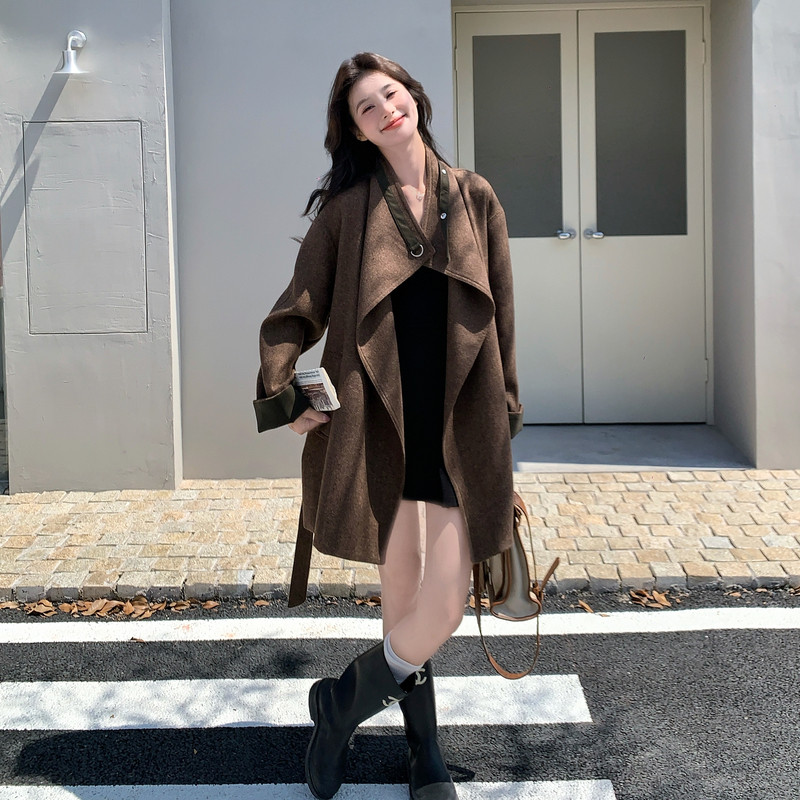 咖色高级感慵懒风毛呢大衣女2026秋新款撞色拼接轻熟系带通勤外套