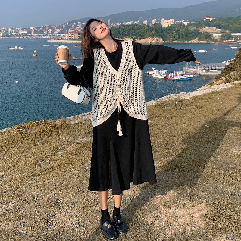 轻熟风镂空背心马甲两件套连衣裙女秋新款黑色休闲显瘦气质鱼尾裙