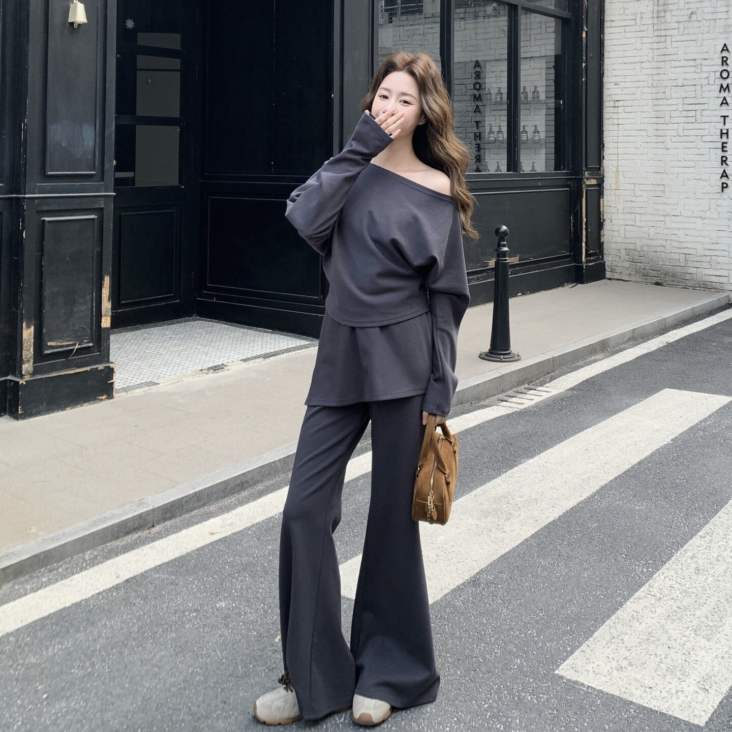 轻奢风斜肩卫衣套装女春季收腰屁帘裤两件套显瘦穿搭特别复古202