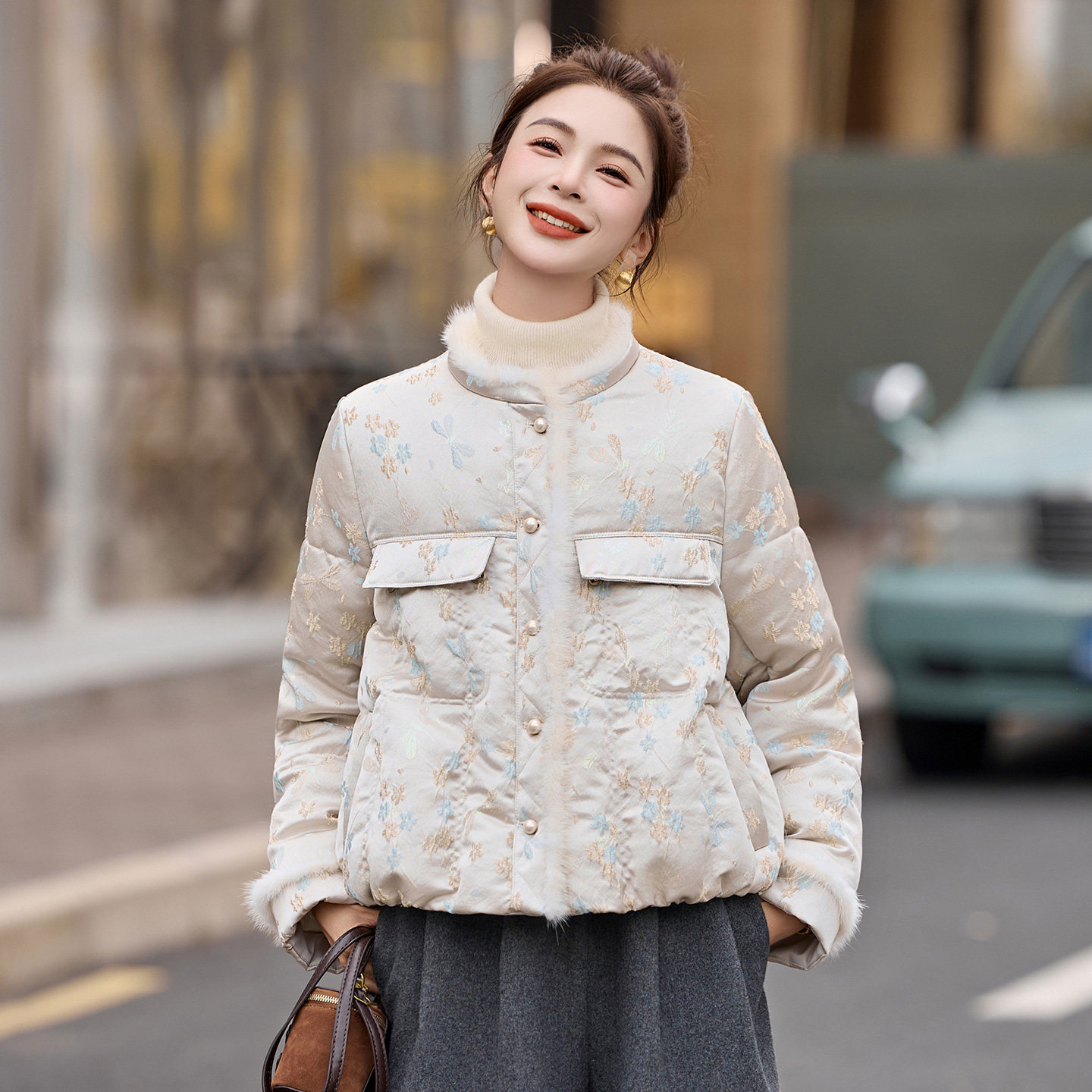 新中式刺绣羽绒服女短款2026冬季新款小个子高级感水貂毛拼接外套
