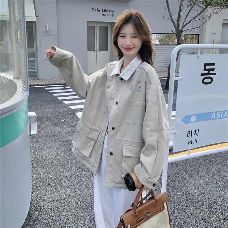 卡其色蕾丝翻领刺绣风衣外套女