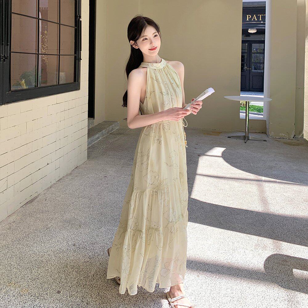 温柔风绝美印花挂脖连衣裙女夏新款云南大理海边度假露肩沙滩长裙